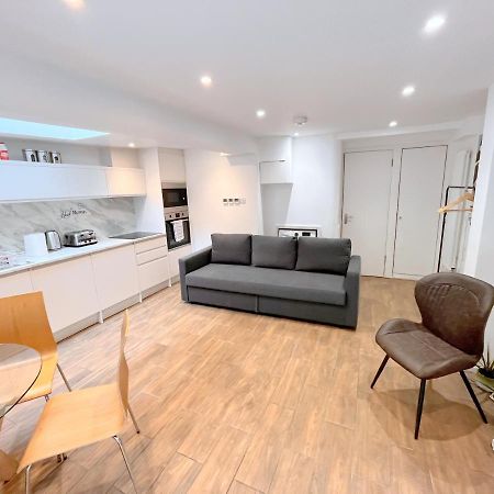 Two Bedroom Flat With Private Patio In Battersea London Ngoại thất bức ảnh