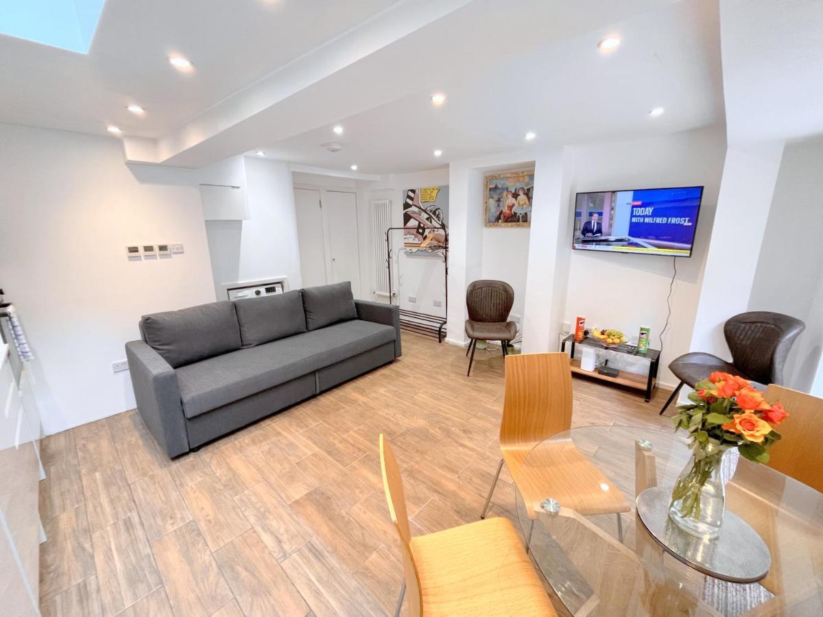 Two Bedroom Flat With Private Patio In Battersea London Ngoại thất bức ảnh