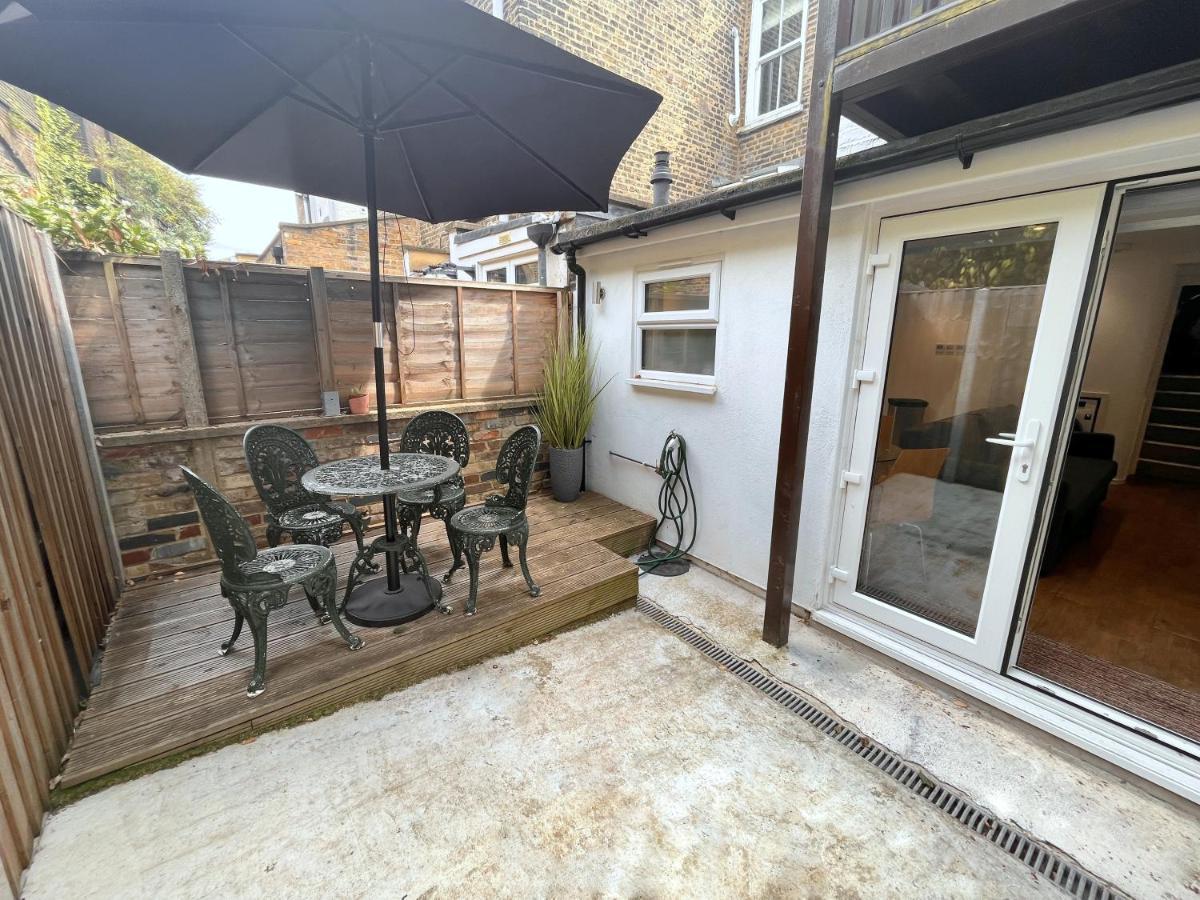 Two Bedroom Flat With Private Patio In Battersea London Ngoại thất bức ảnh