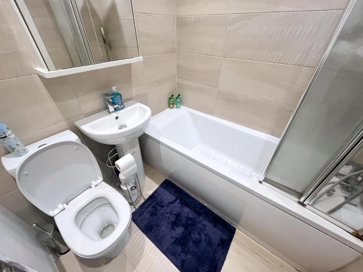 Two Bedroom Flat With Private Patio In Battersea London Ngoại thất bức ảnh