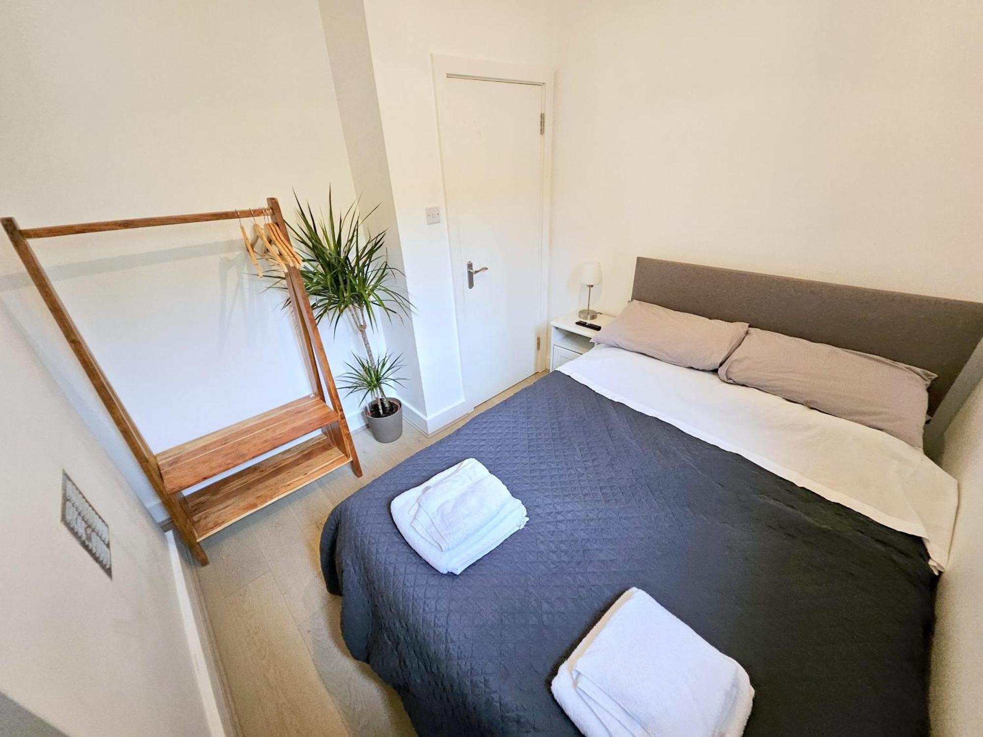 Two Bedroom Flat With Private Patio In Battersea London Ngoại thất bức ảnh